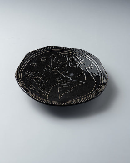 ASSIETTE NOIRE EN CÉRAMIQUE, ELDAROV.T