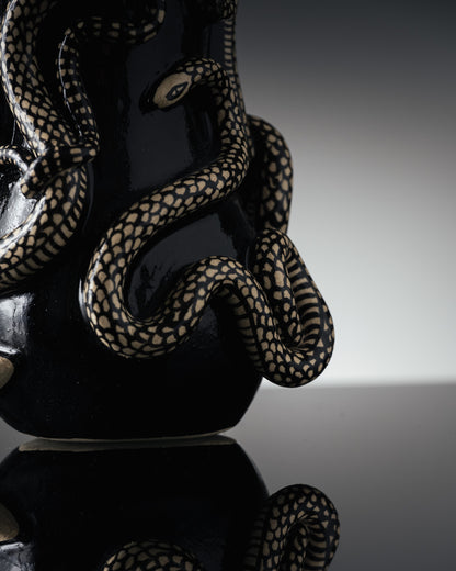 VASE NOIR 'THRIVING IN DARKNESS'