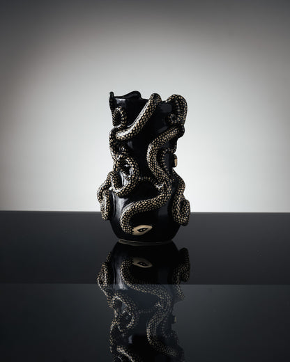 VASE NOIR 'THRIVING IN DARKNESS'