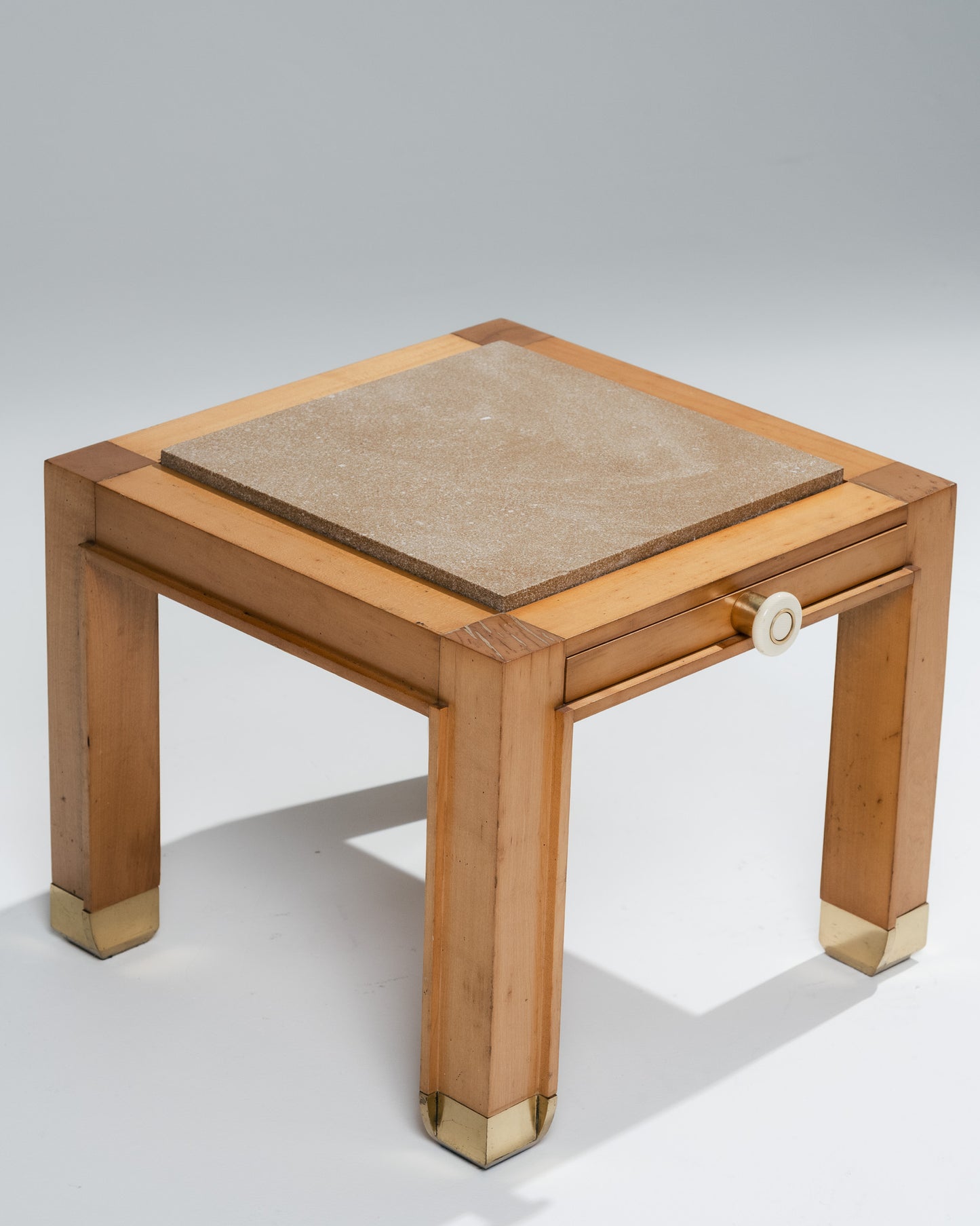 PAIRE DE TABLES DE CHEVET EN MARBRE ET BOIS, 1980s