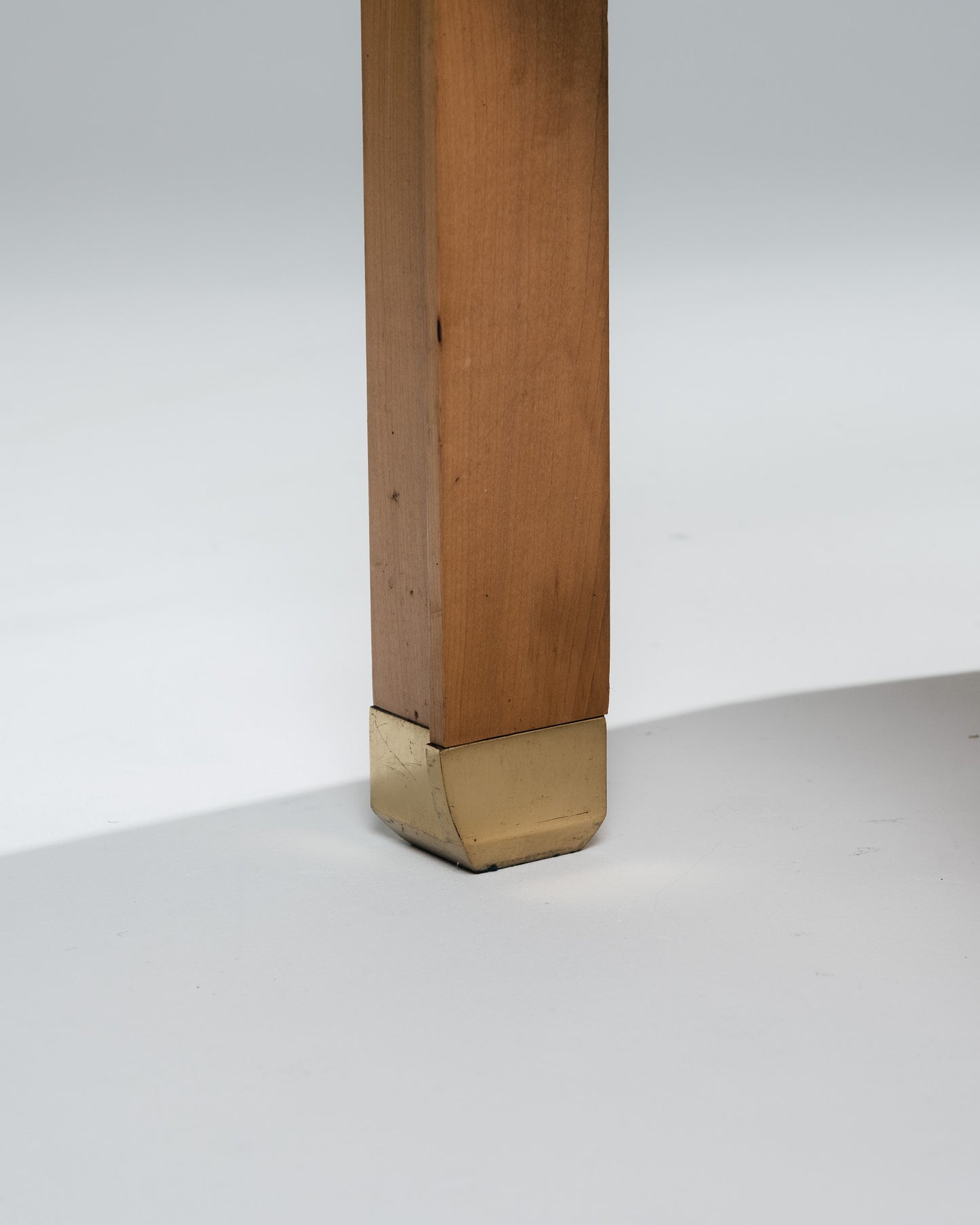 PAIRE DE TABLES DE CHEVET EN MARBRE ET BOIS, 1980s