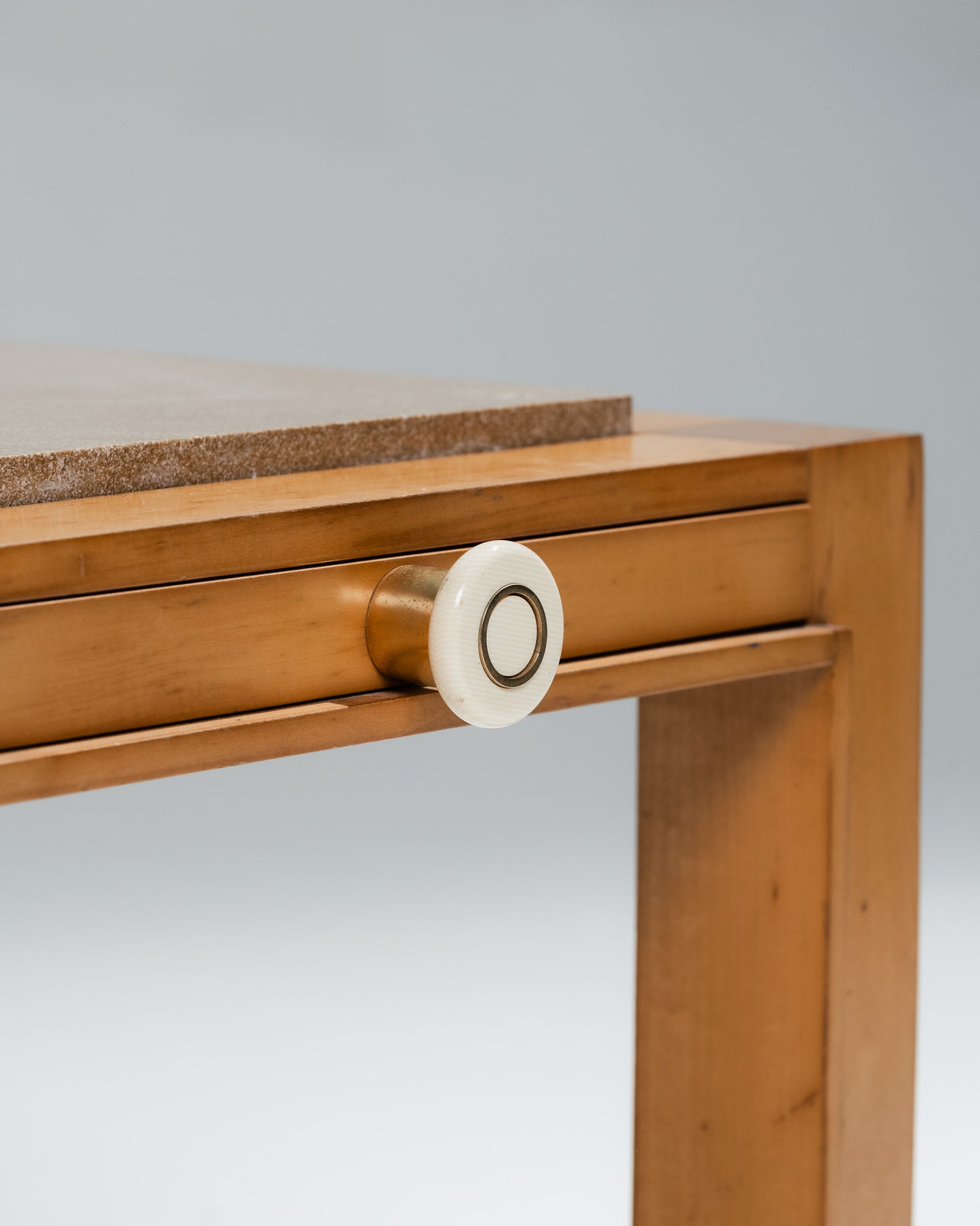 PAIRE DE TABLES DE CHEVET EN MARBRE ET BOIS, 1980s