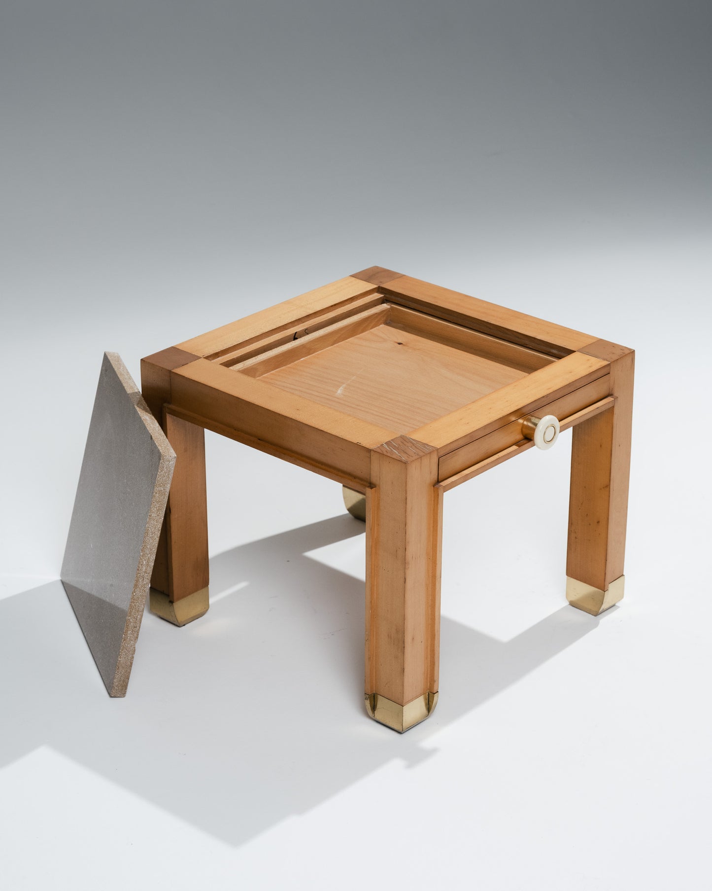 PAIRE DE TABLES DE CHEVET EN MARBRE ET BOIS, 1980s