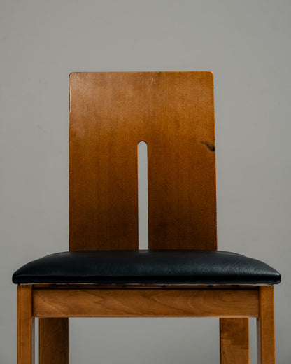 SET OF 4 SCULPTURAL WOOD AND LEATHER CHAIRS, 1970s