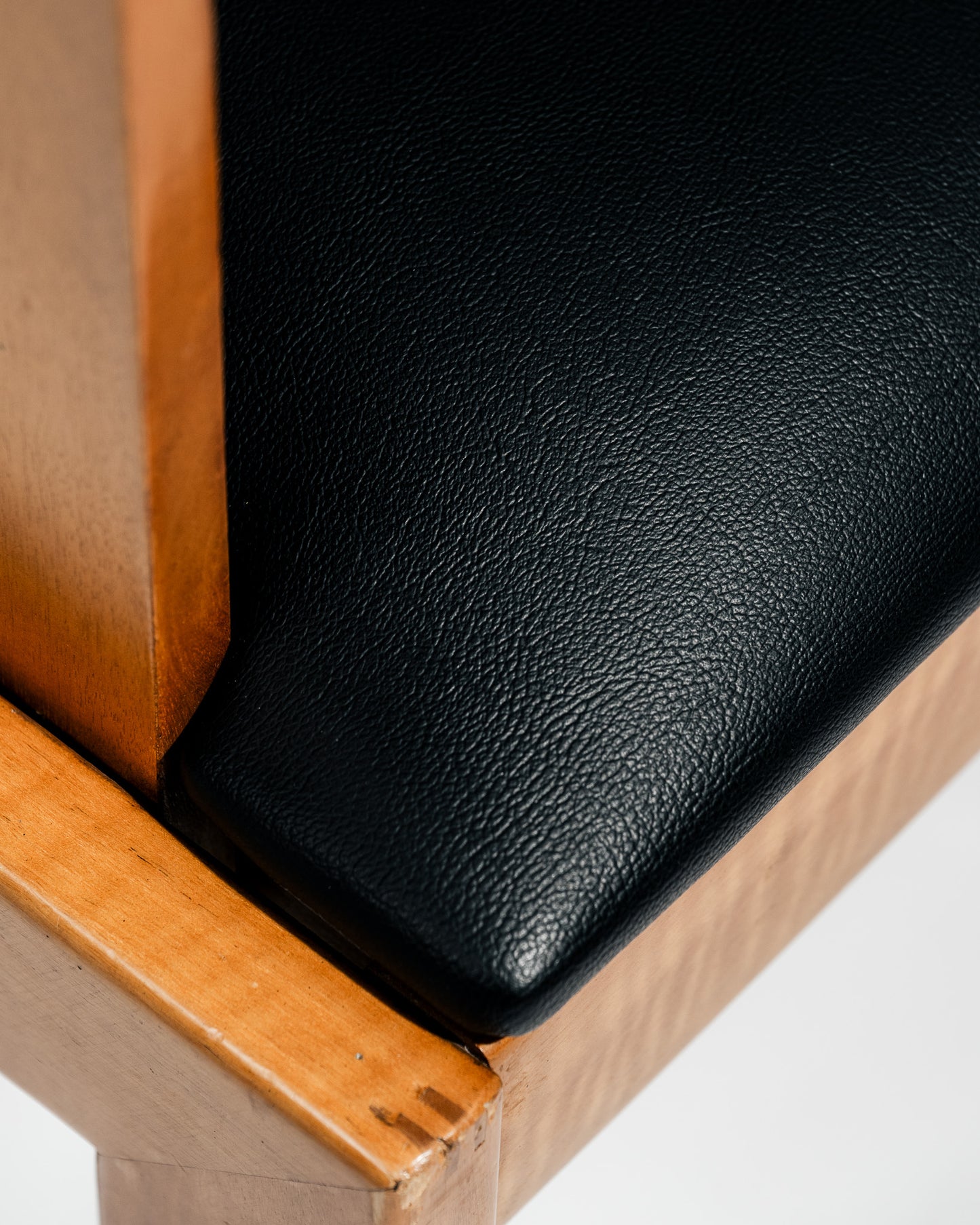 SET OF 4 SCULPTURAL WOOD AND LEATHER CHAIRS, 1970s