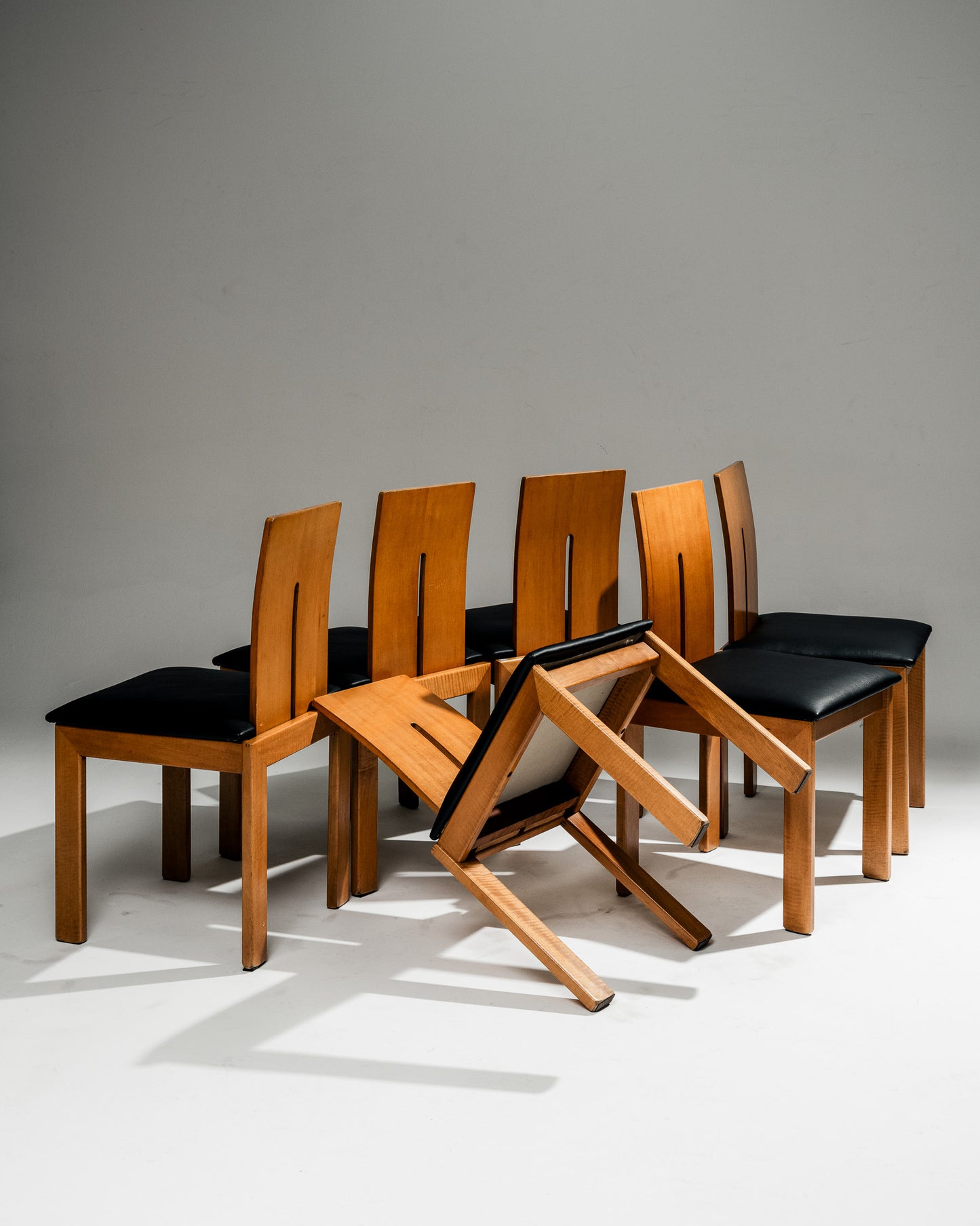 SET OF 4 SCULPTURAL WOOD AND LEATHER CHAIRS, 1970s