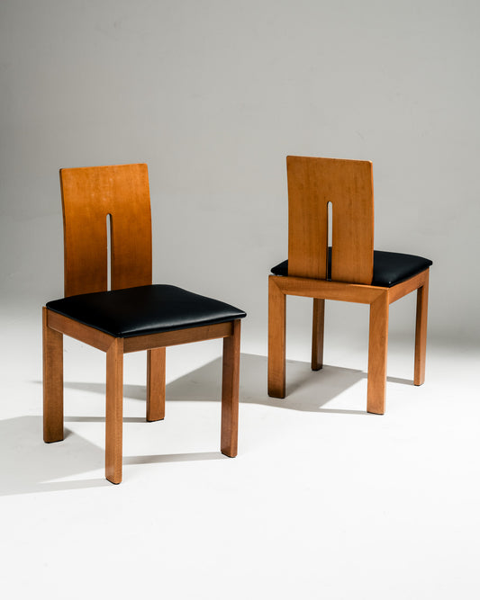 PAIR OF SCULPTURAL WOOD AND LEATHER CHAIRS, 1970s