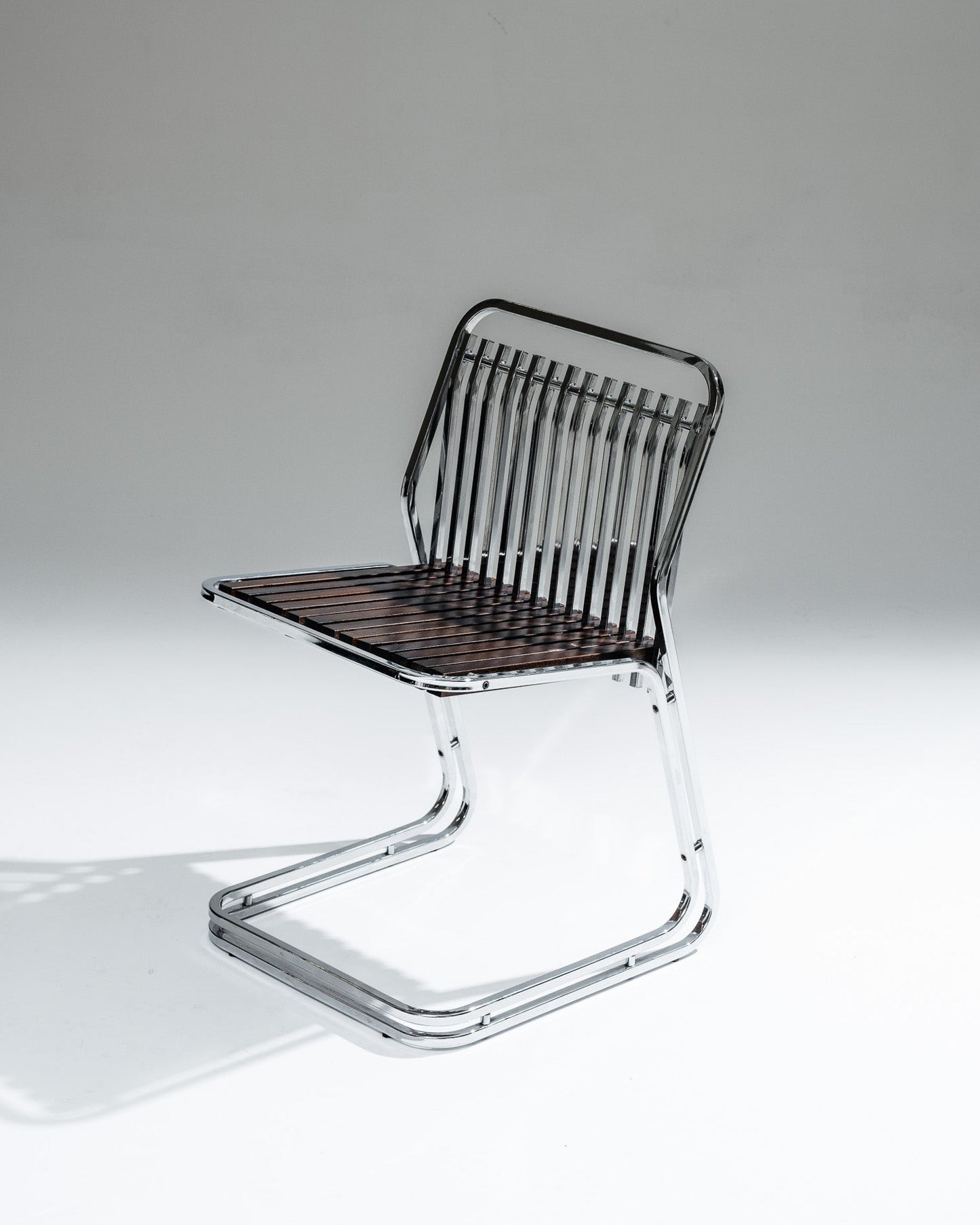 CANTILEVER CHAIR IN CHROME-PLATED STEEL AND WOOD, 1970s