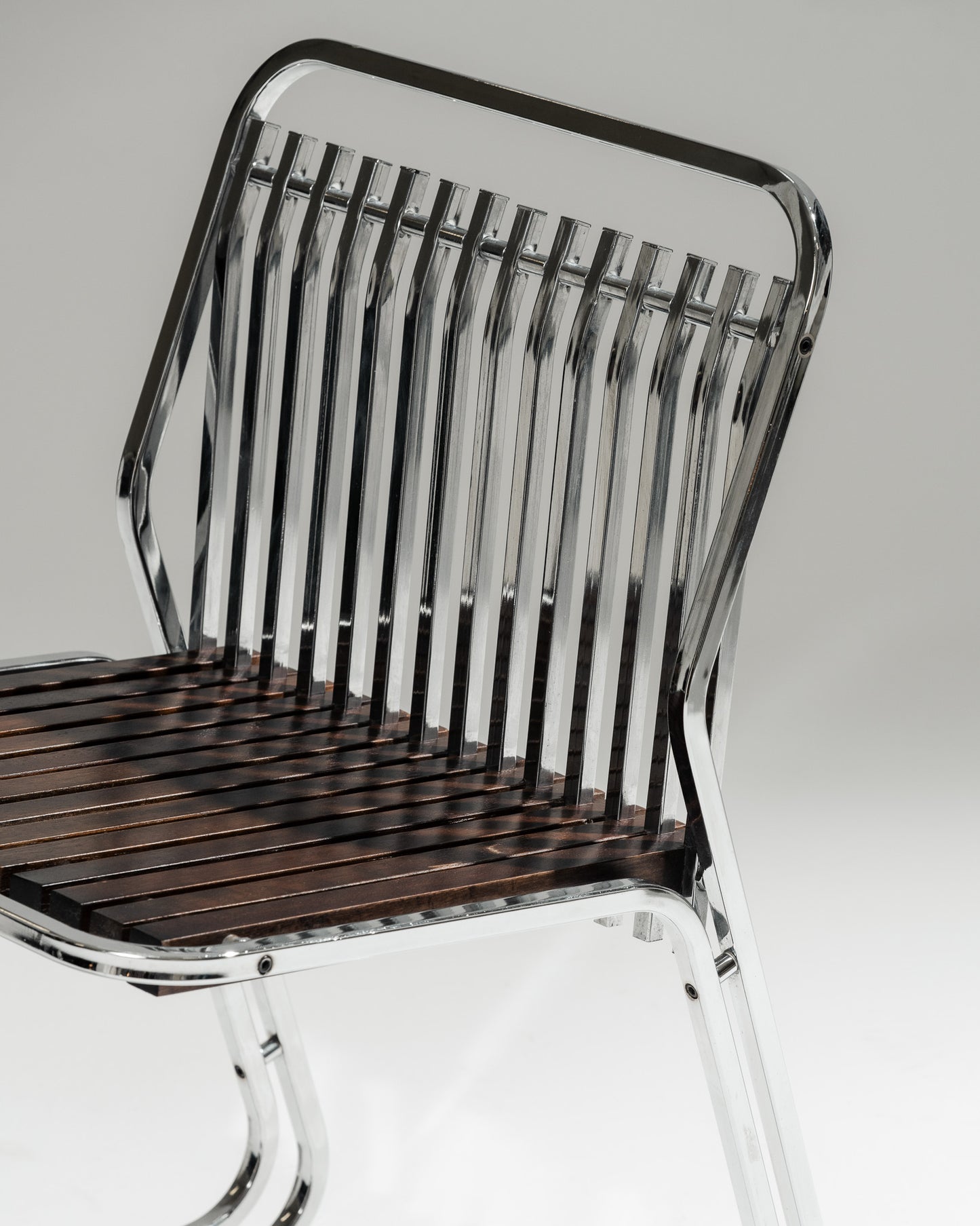 CANTILEVER CHAIR IN CHROME-PLATED STEEL AND WOOD, 1970s
