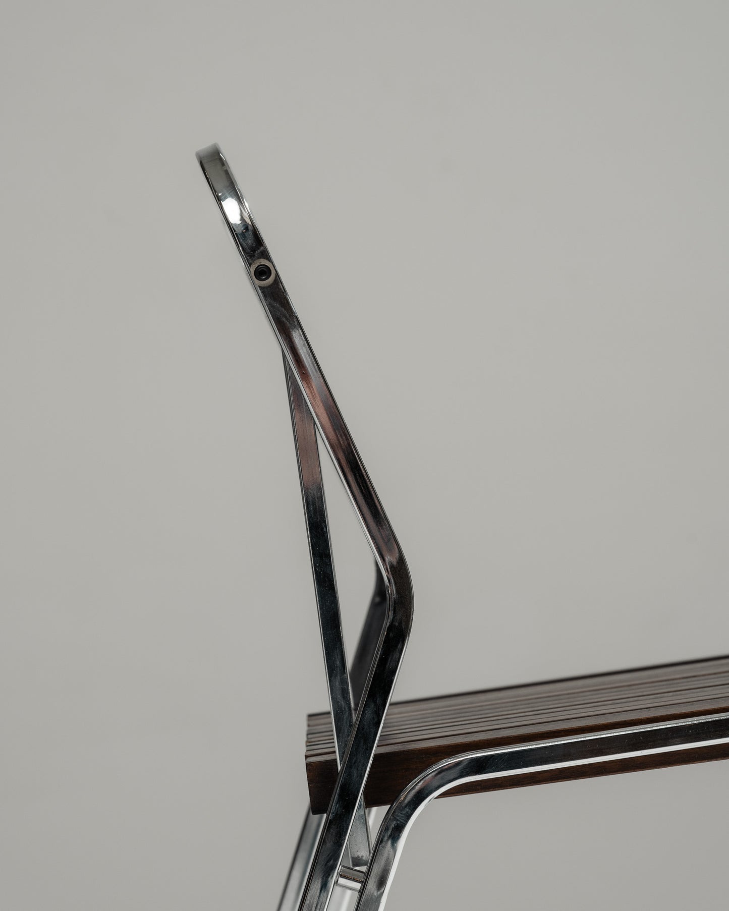 CANTILEVER CHAIR IN CHROME-PLATED STEEL AND WOOD, 1970s