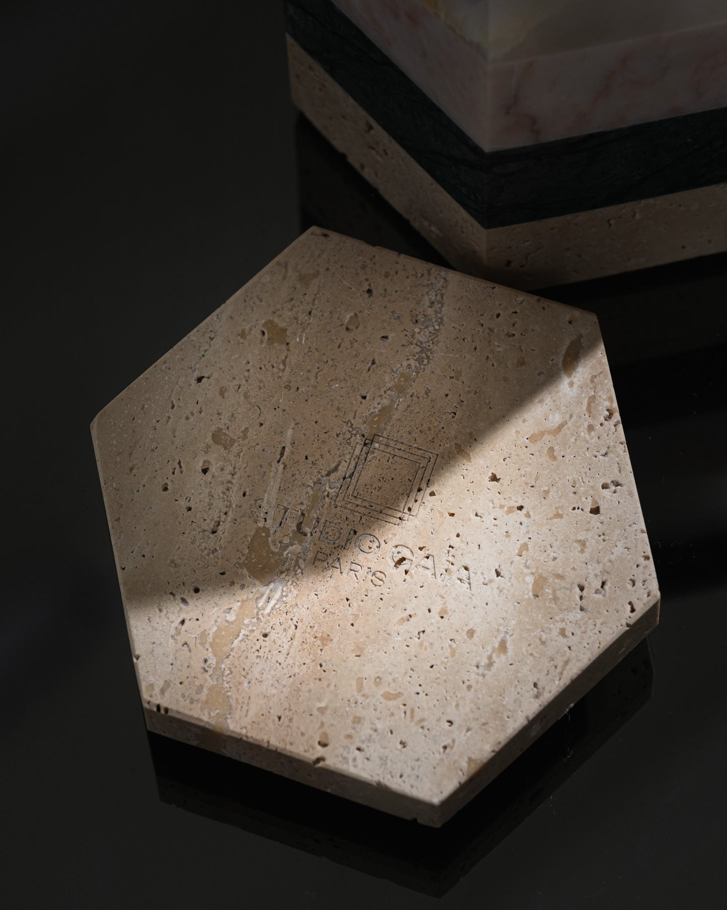 MARBLE, ONYX AND TRAVERTINE SCENTED CANDLE