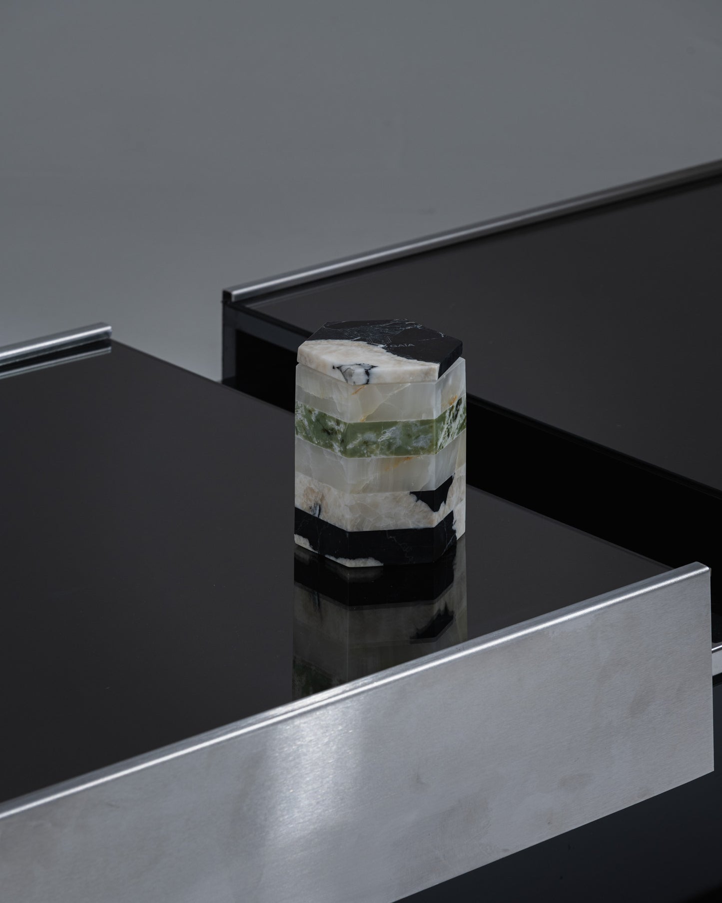 MARBLE AND GREEN ONYX SCENTED CANDLE