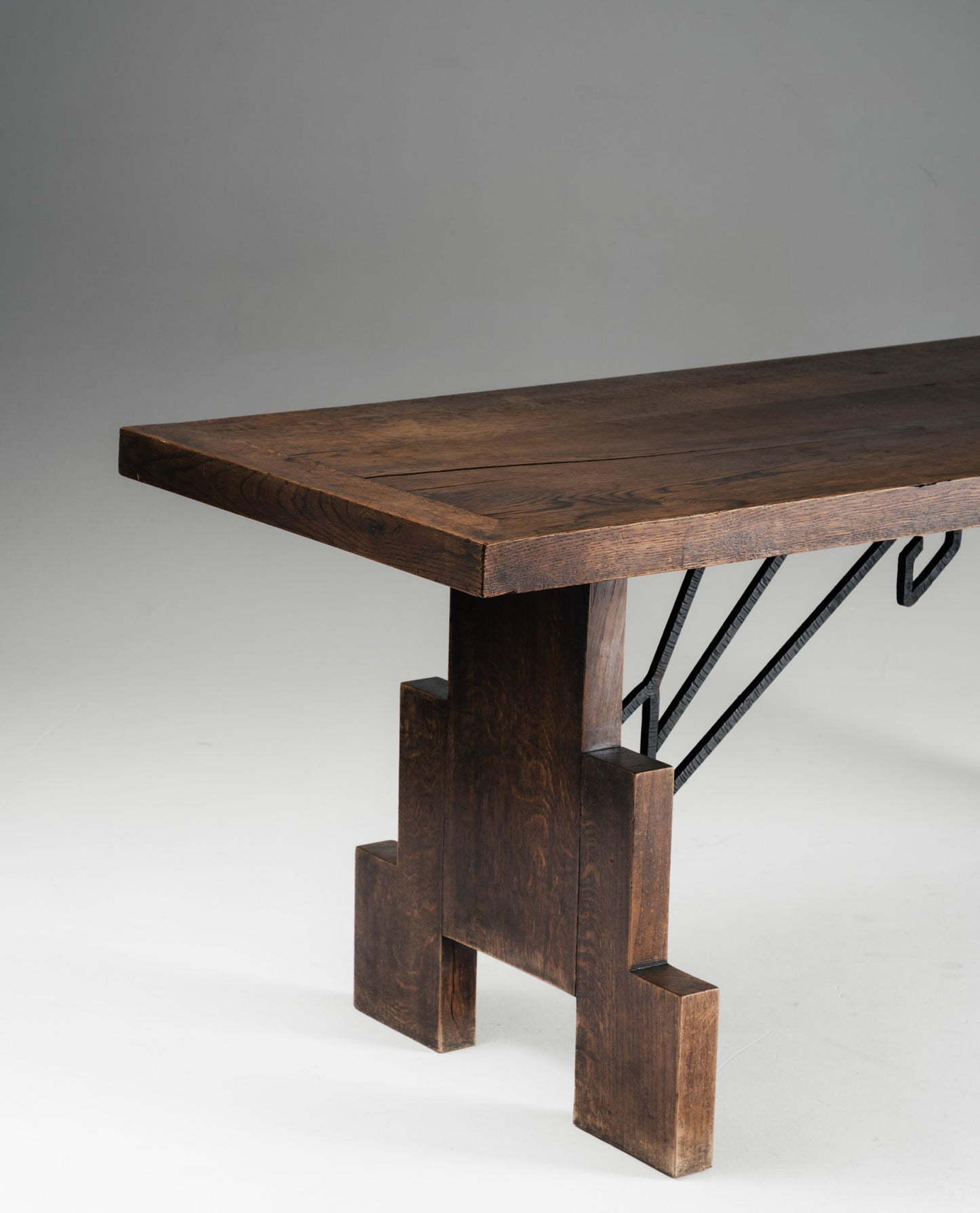 TABLE EN CHÊNE ET FERRONERIE, 1940s