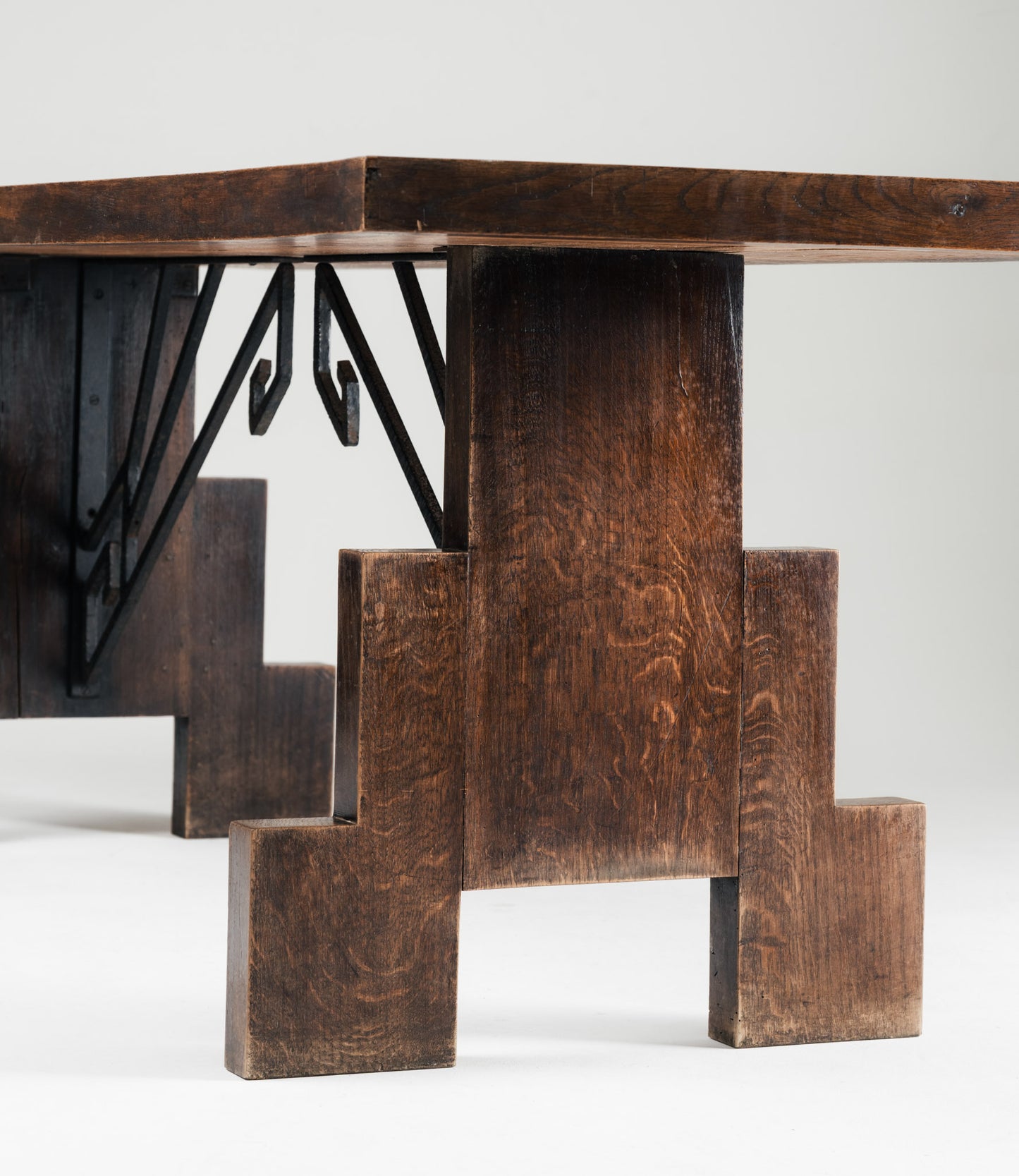 TABLE EN CHÊNE ET FERRONERIE, 1940s