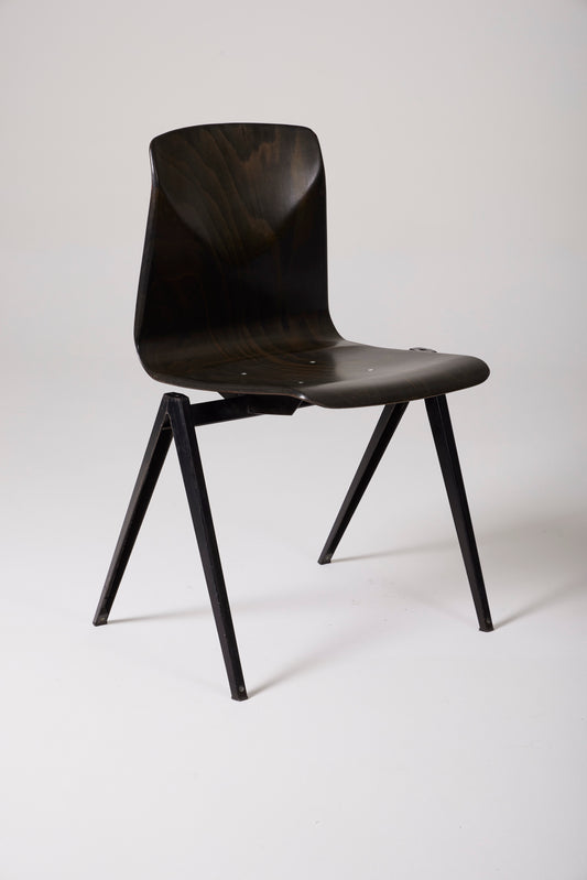 Wooden chair 'S22' by Pagholz Galvanitas