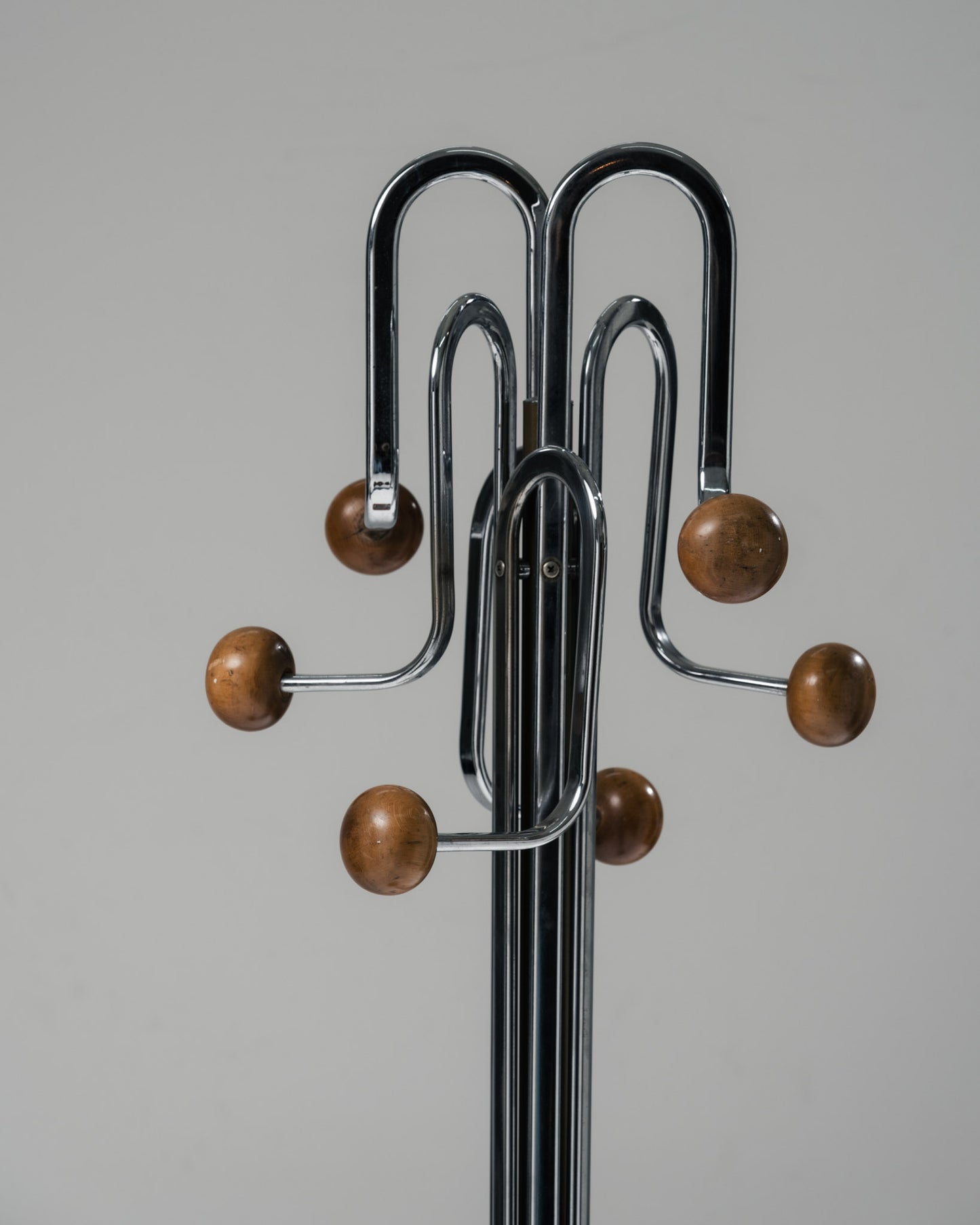 PORTE-MANTEAU SUR PIED CHROMÉ ET BOIS, 1970s