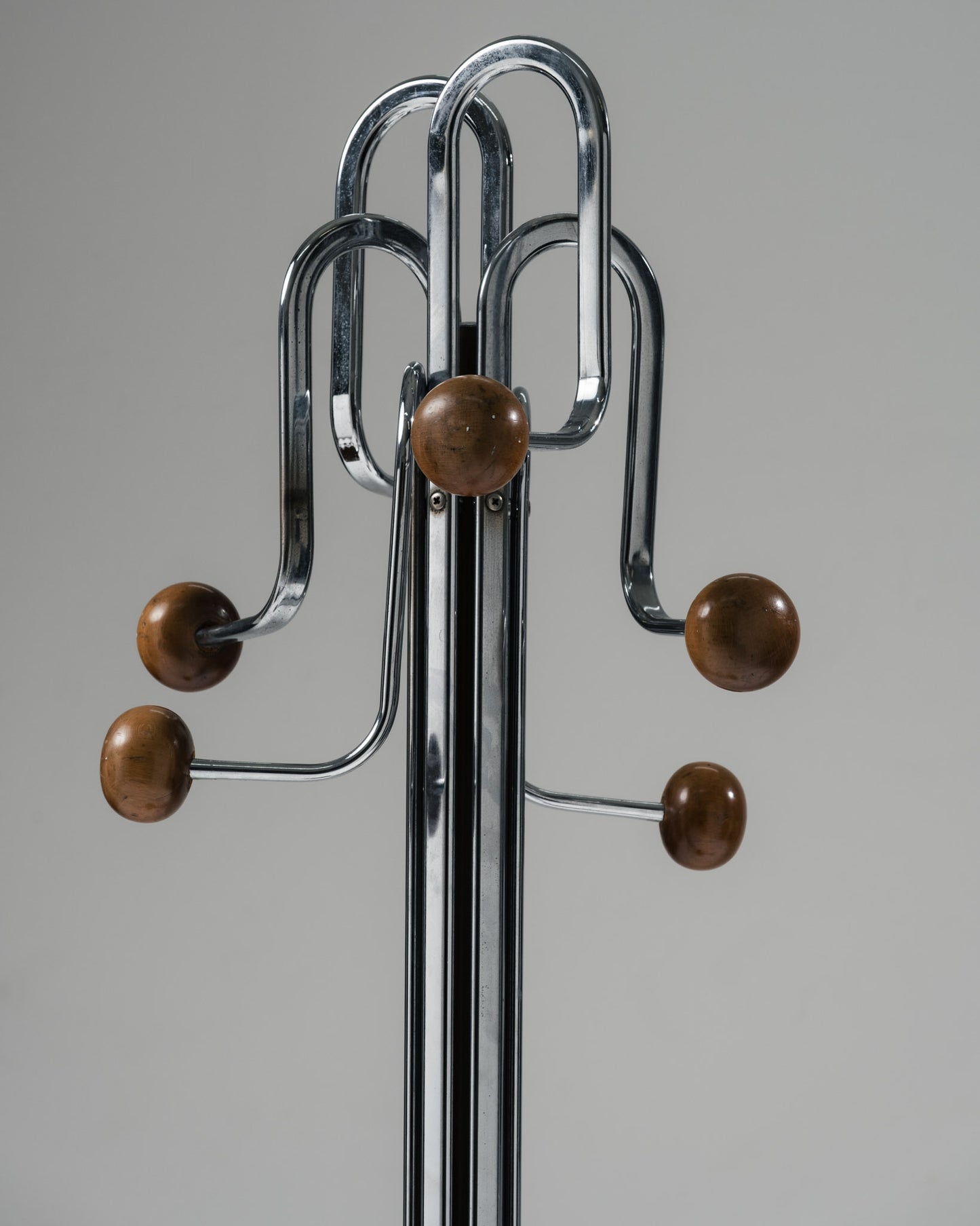 PORTE-MANTEAU SUR PIED CHROMÉ ET BOIS, 1970s