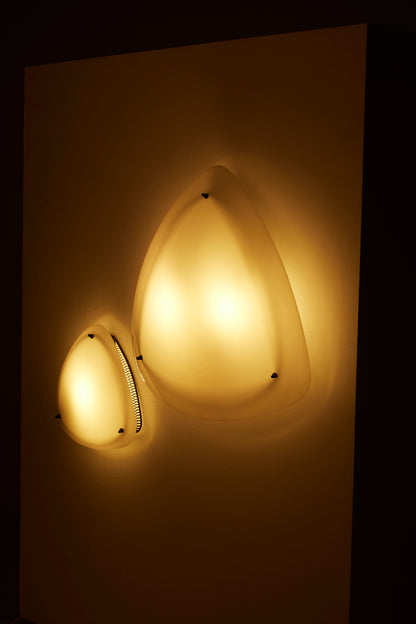 Grande lampada da parete in plexiglass, anni '70