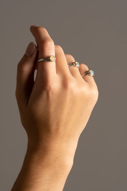 AURA RING IN 925 SILVER AND OPAL
