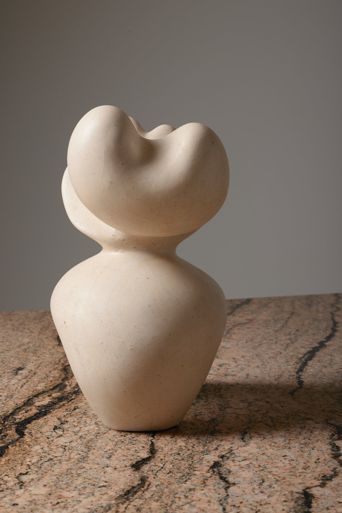 SCULPTURE EN MARBRE "LIMESTONE"