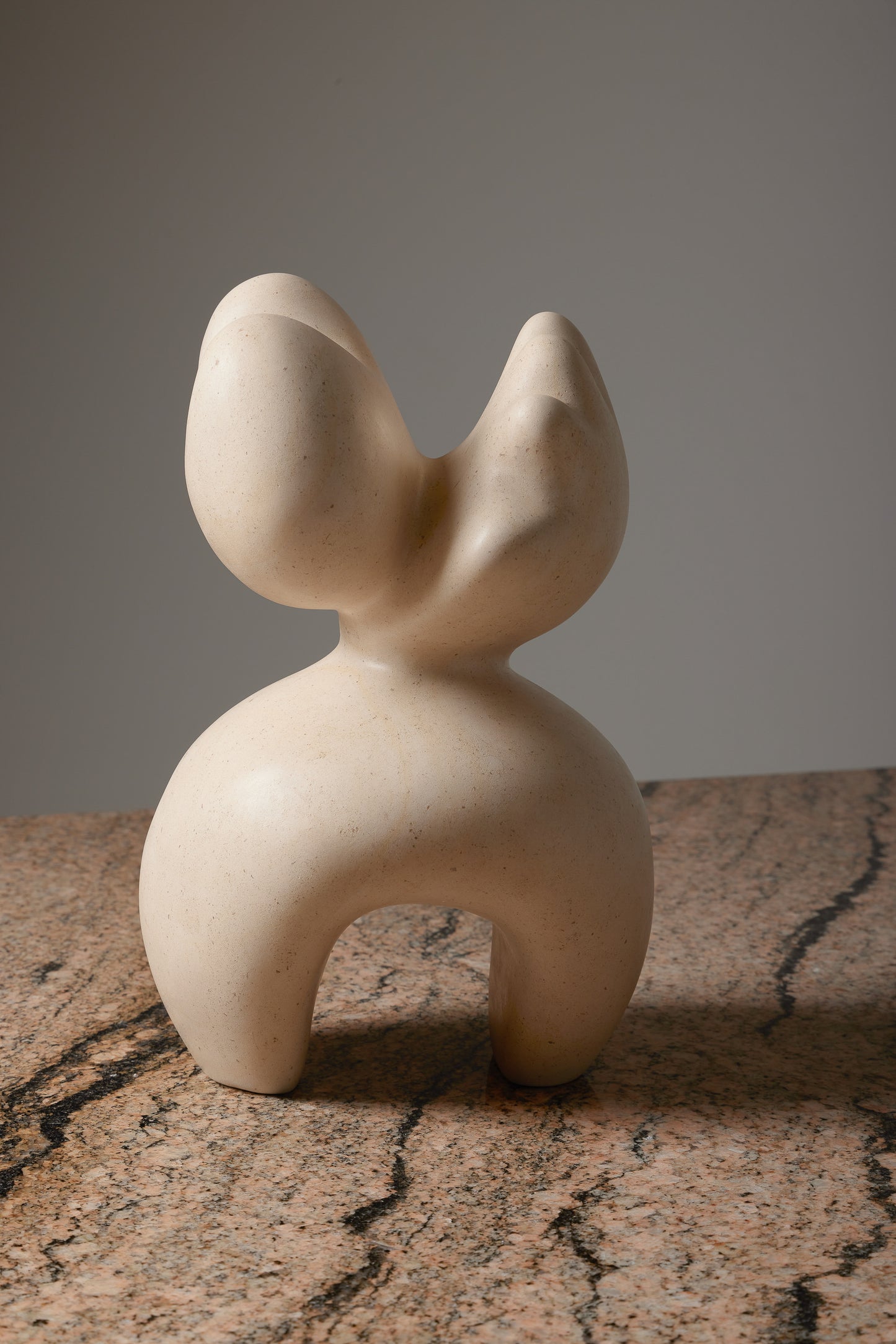 SCULPTURE EN MARBRE "LIMESTONE"