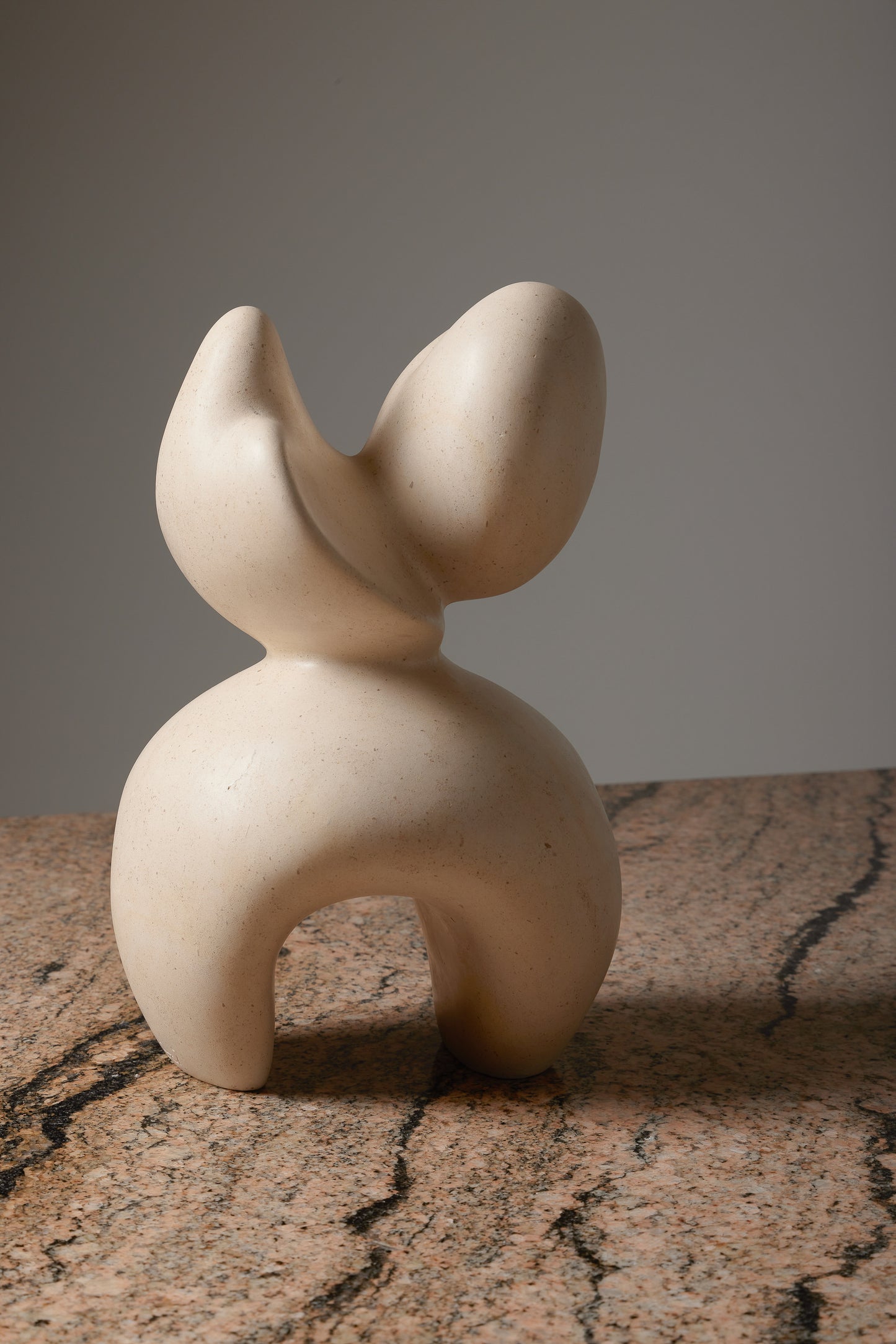 SCULPTURE EN MARBRE "LIMESTONE"