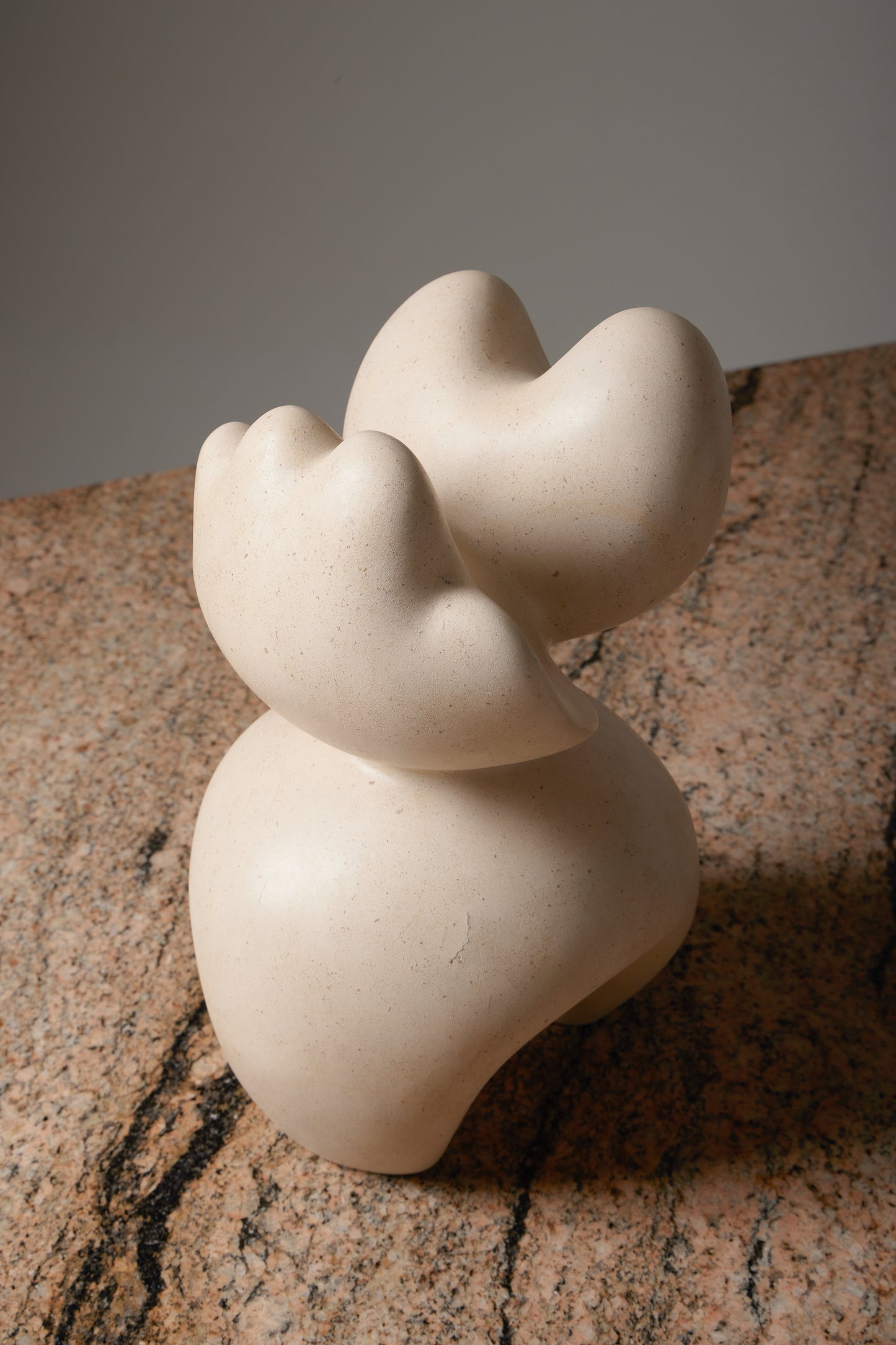 SCULPTURE EN MARBRE "LIMESTONE"