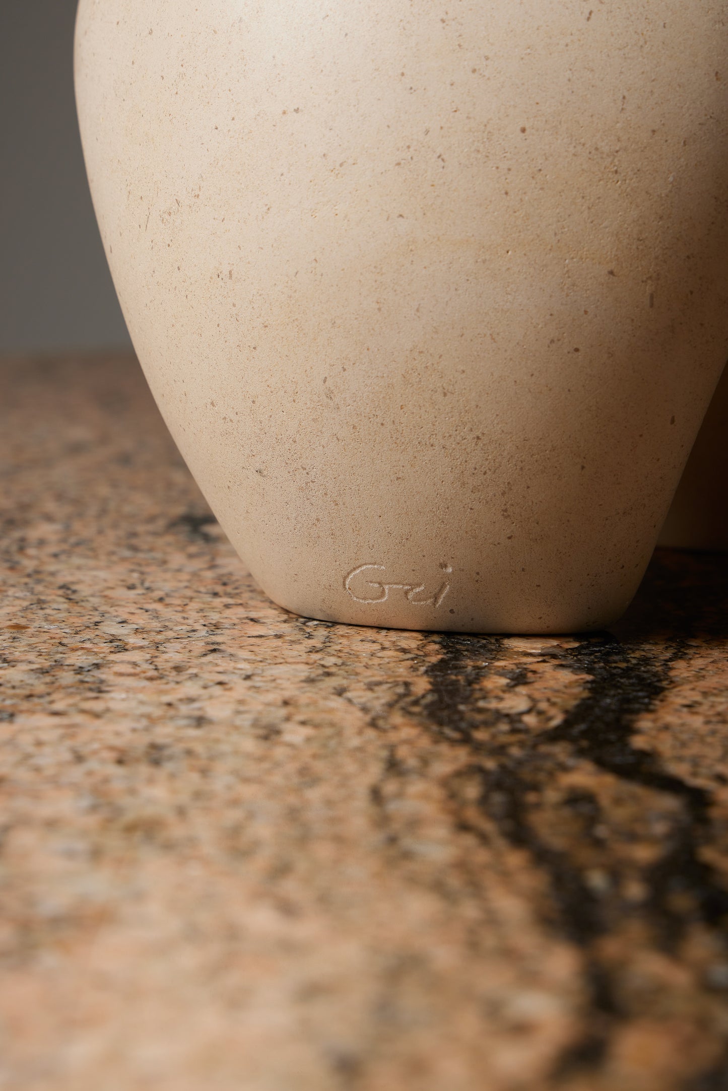 SCULPTURE EN MARBRE "LIMESTONE"