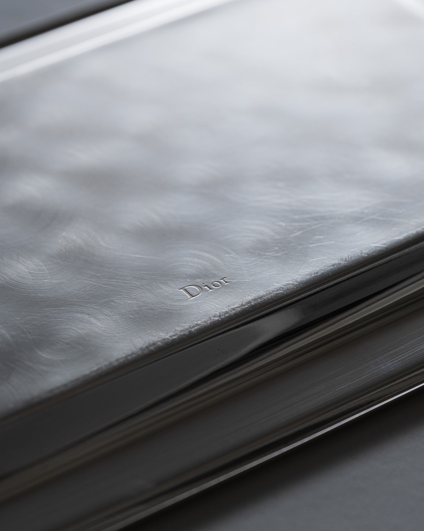PLATEAU DIOR EN METAL ARGENTÉ