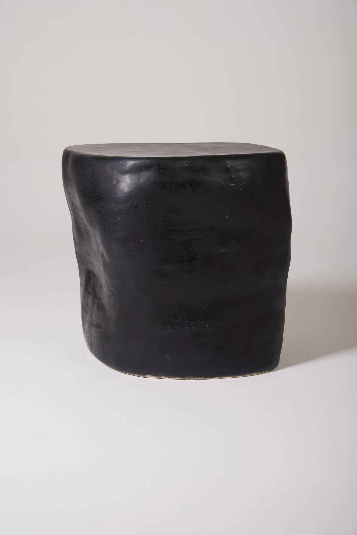 BLACK CERAMIC SIDE TABLE