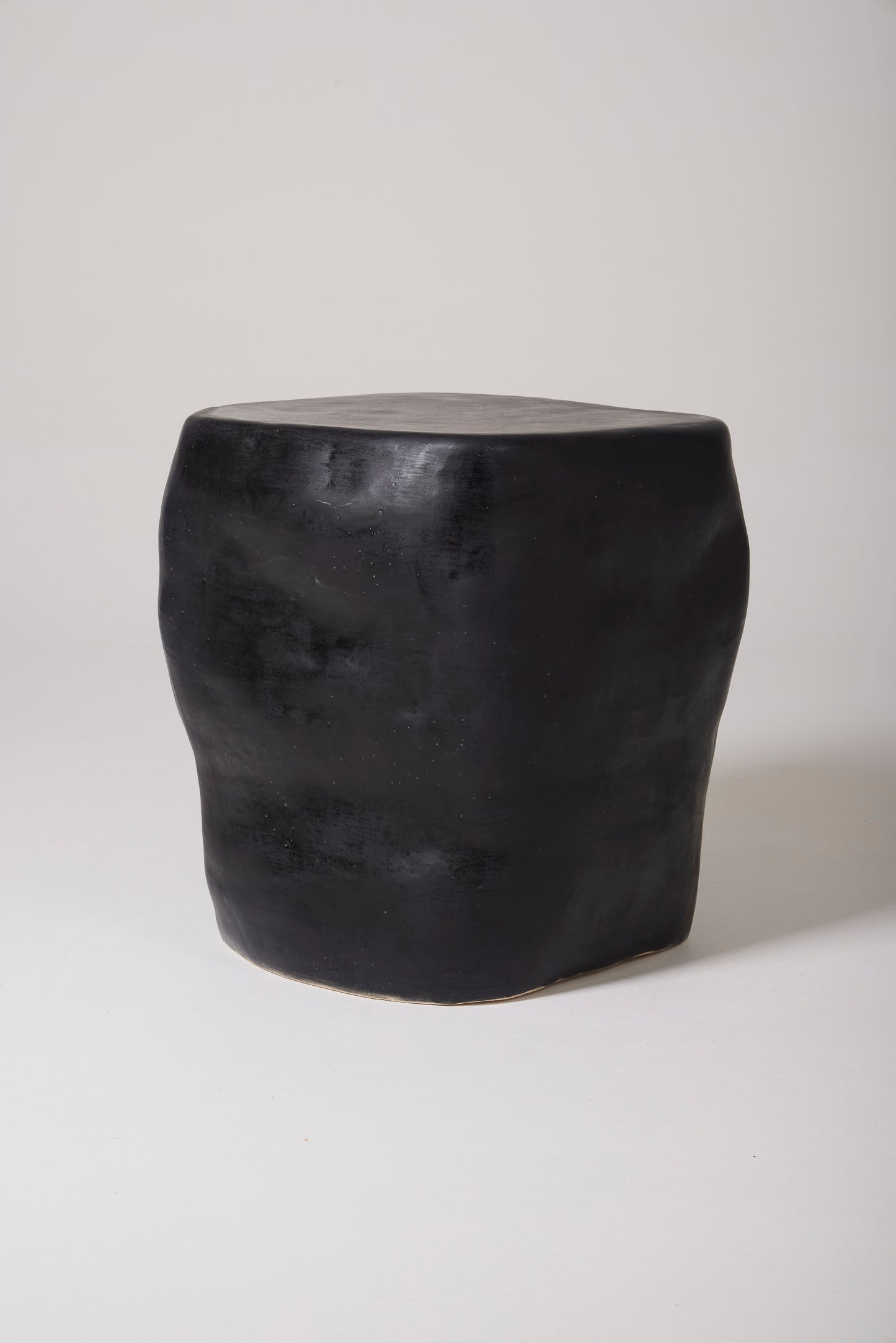 BLACK CERAMIC SIDE TABLE