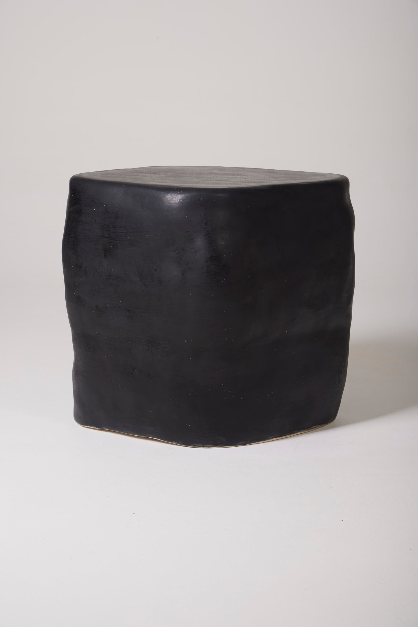 BLACK CERAMIC SIDE TABLE