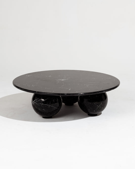TABLE BASSE EN MARBRE NOIR PIEDS SPHÈRES