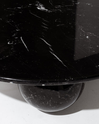 TABLE BASSE EN MARBRE NOIR PIEDS SPHÈRES
