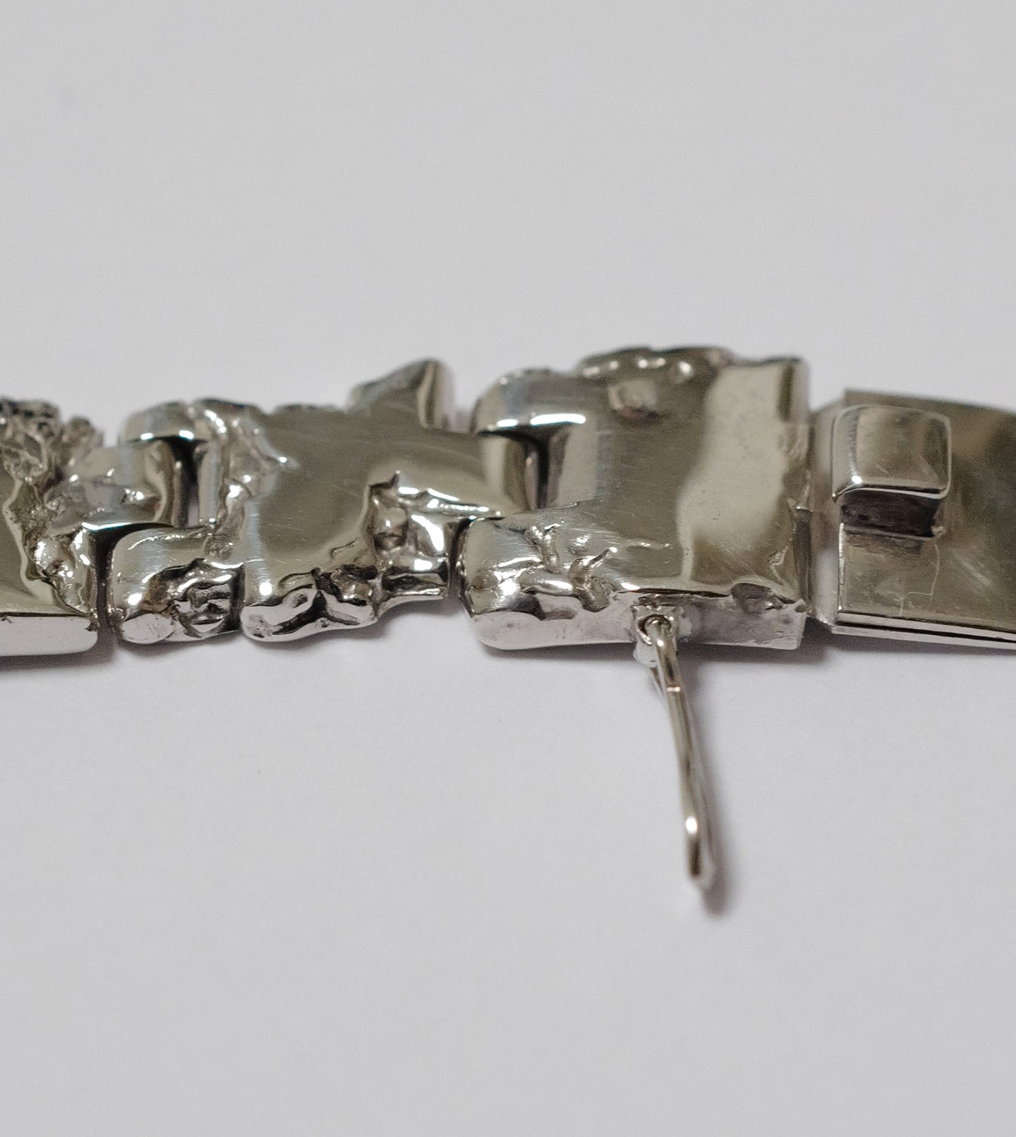 "SHRINKING GRIP" BRACELET