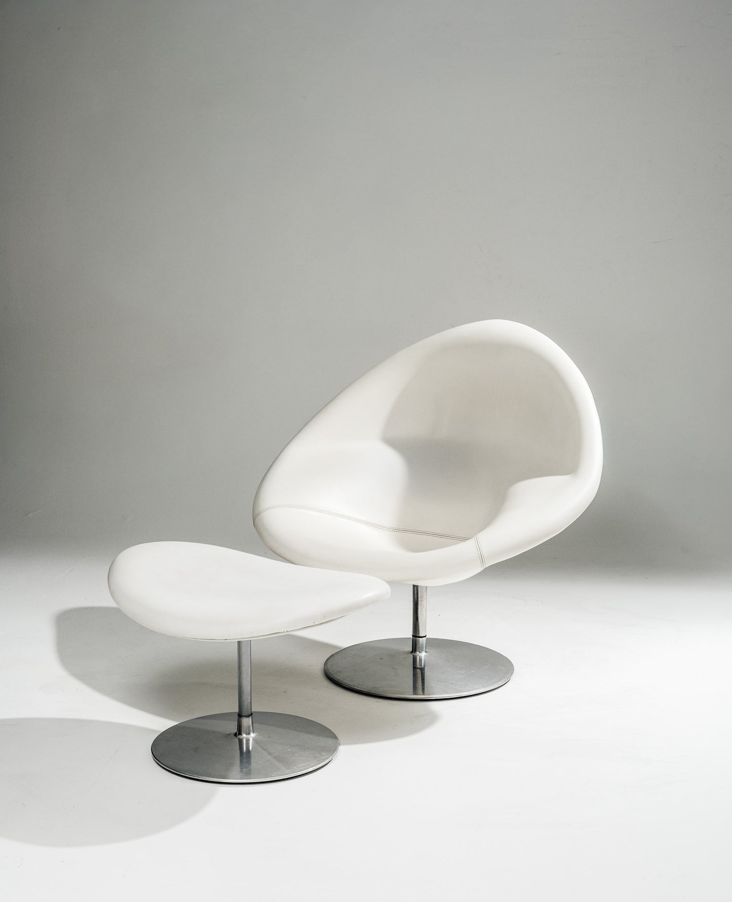 'GLOBE' ARMCHAIR AND OTTOMAN, PIERRE PAULIN, ARTIFORT, 1960s