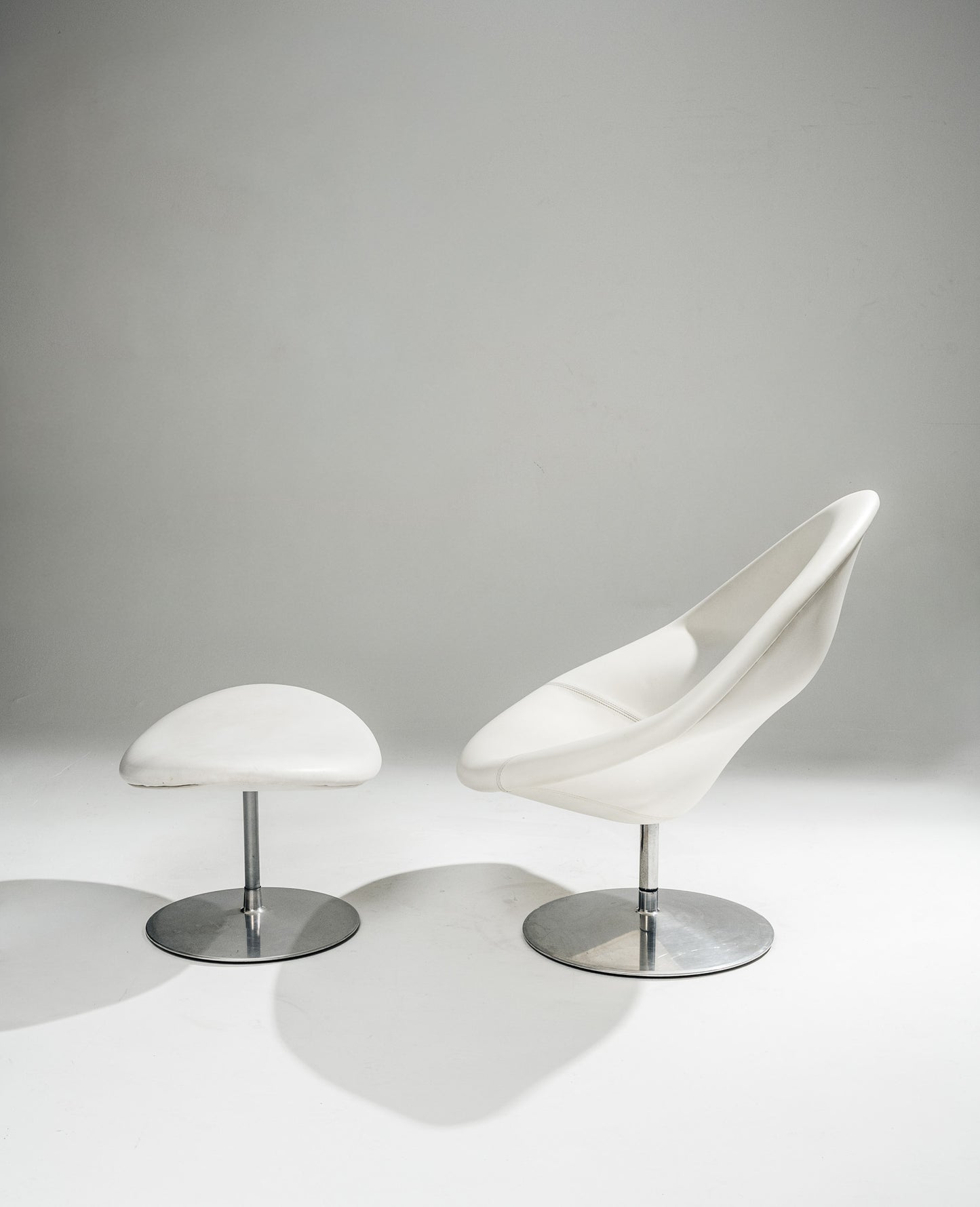 'GLOBE' ARMCHAIR AND OTTOMAN, PIERRE PAULIN, ARTIFORT, 1960s