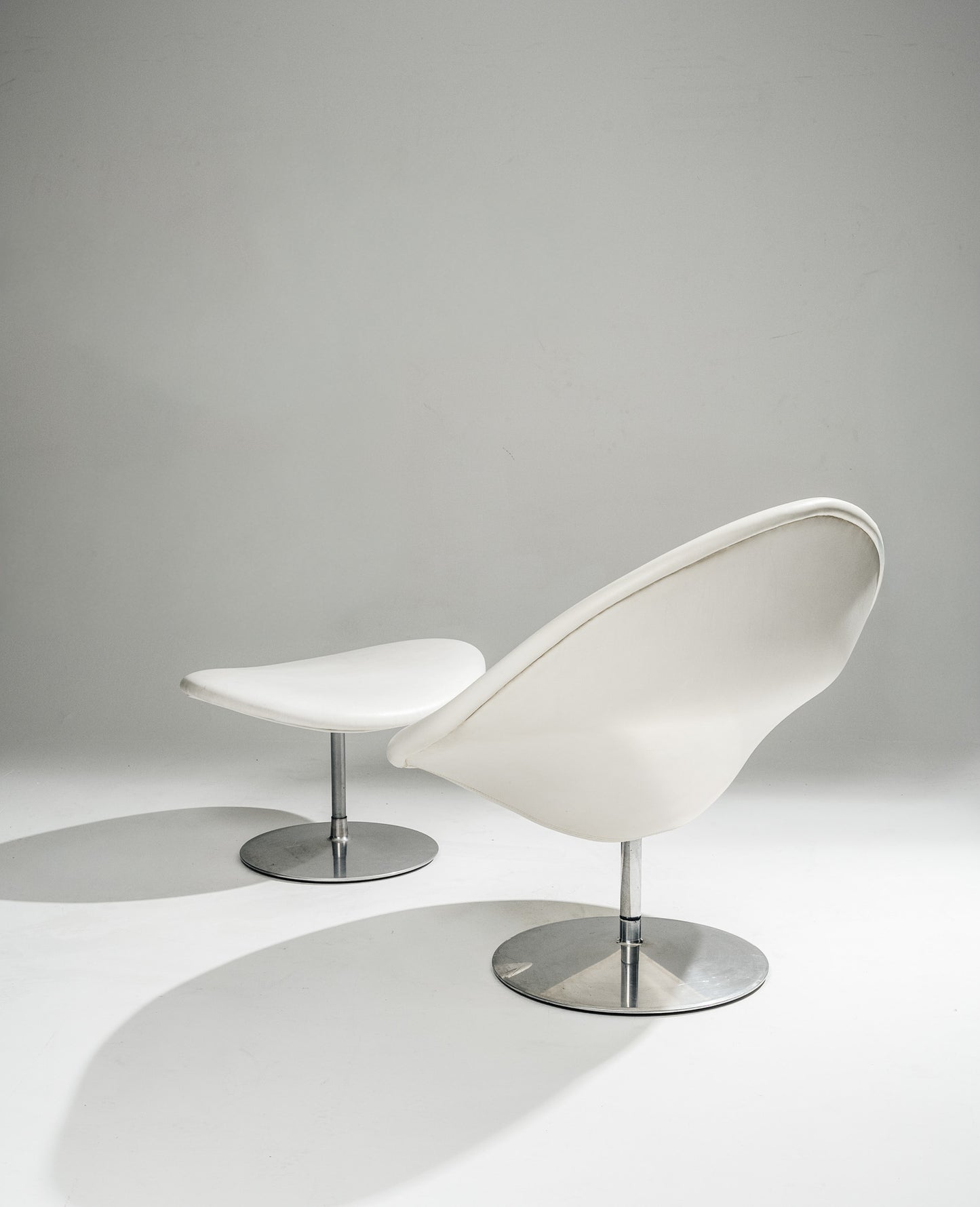 'GLOBE' ARMCHAIR AND OTTOMAN, PIERRE PAULIN, ARTIFORT, 1960s