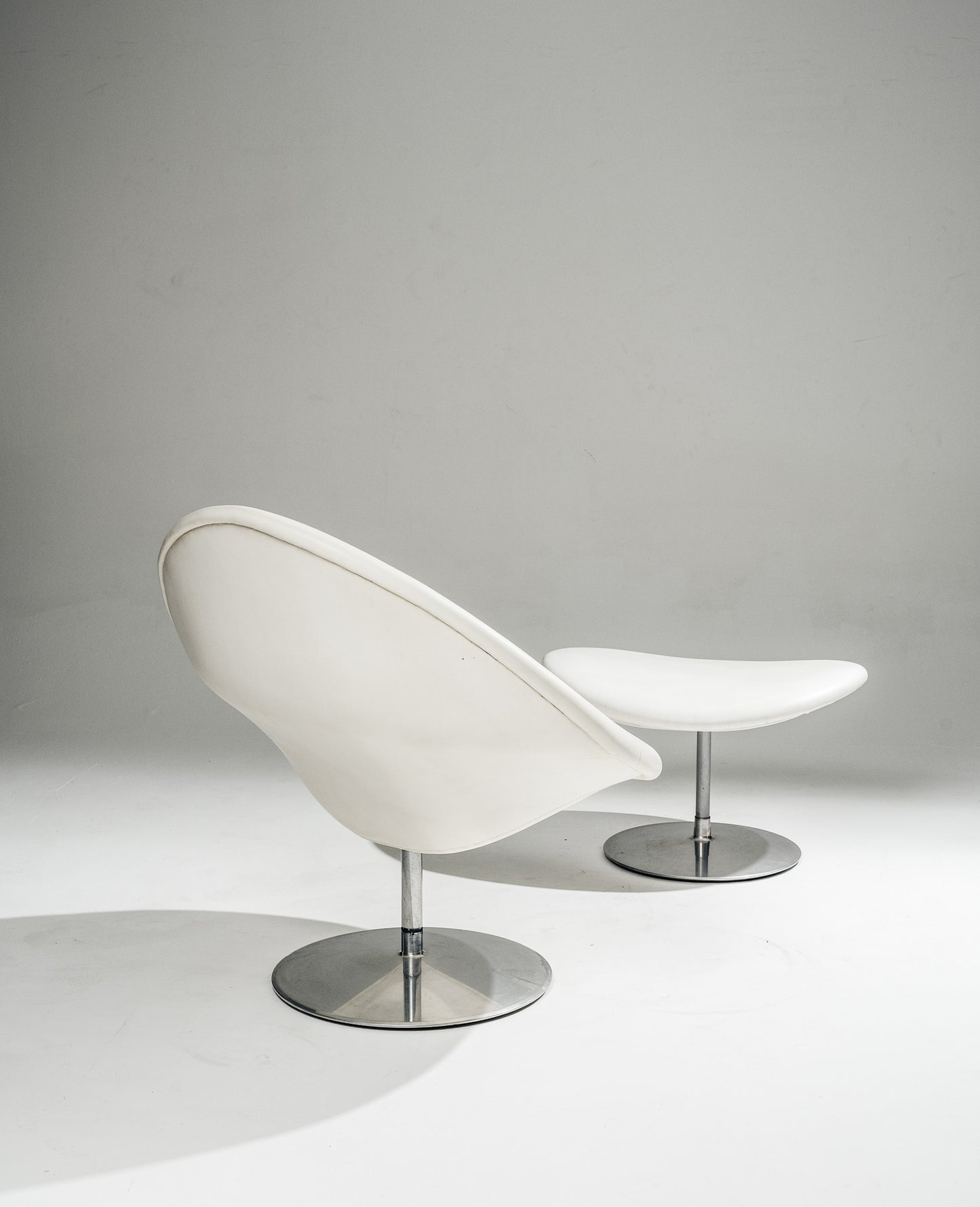 'GLOBE' ARMCHAIR AND OTTOMAN, PIERRE PAULIN, ARTIFORT, 1960s