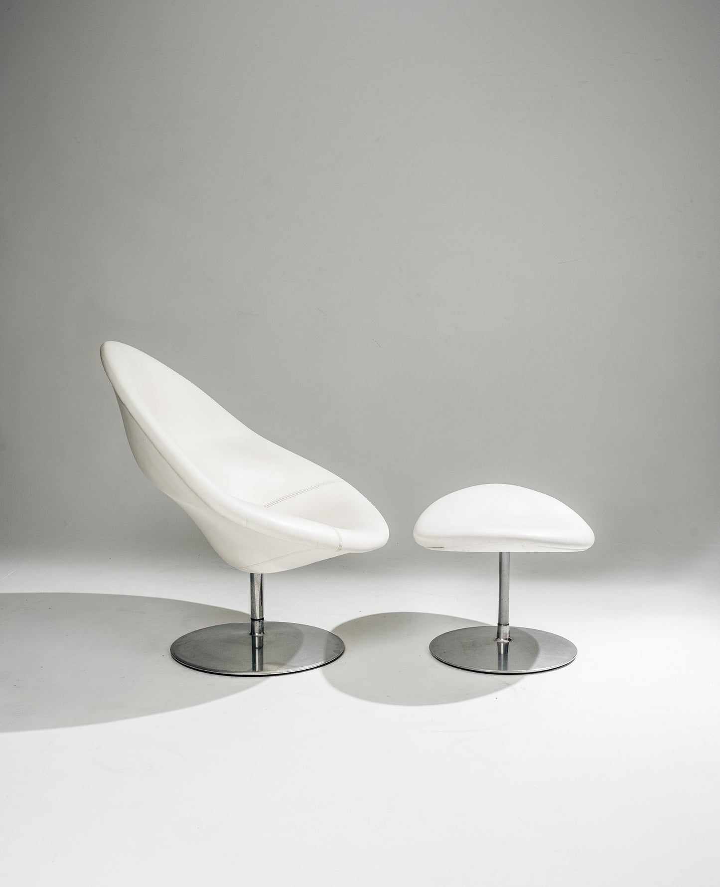 'GLOBE' ARMCHAIR AND OTTOMAN, PIERRE PAULIN, ARTIFORT, 1960s