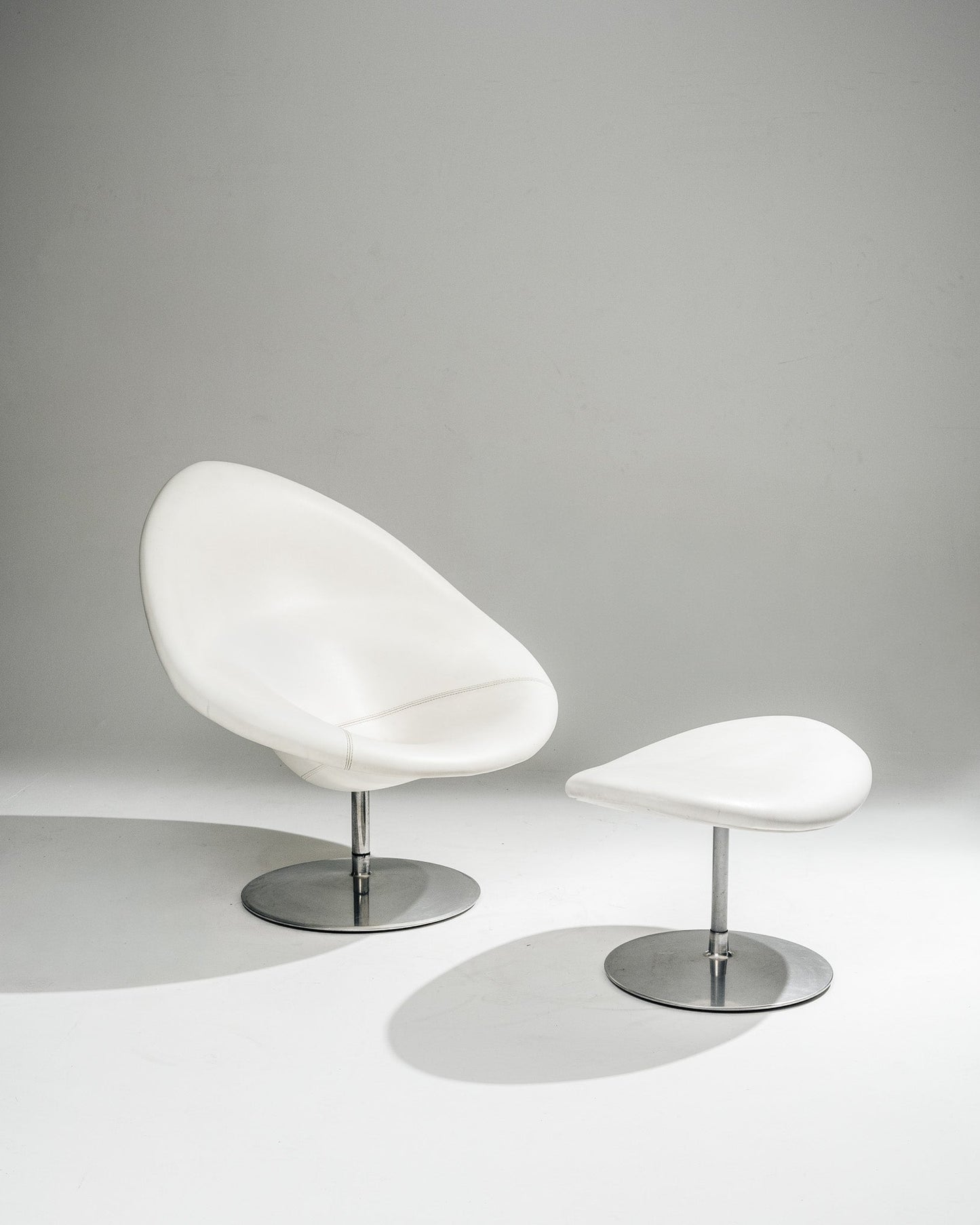 'GLOBE' ARMCHAIR AND OTTOMAN, PIERRE PAULIN, ARTIFORT, 1960s
