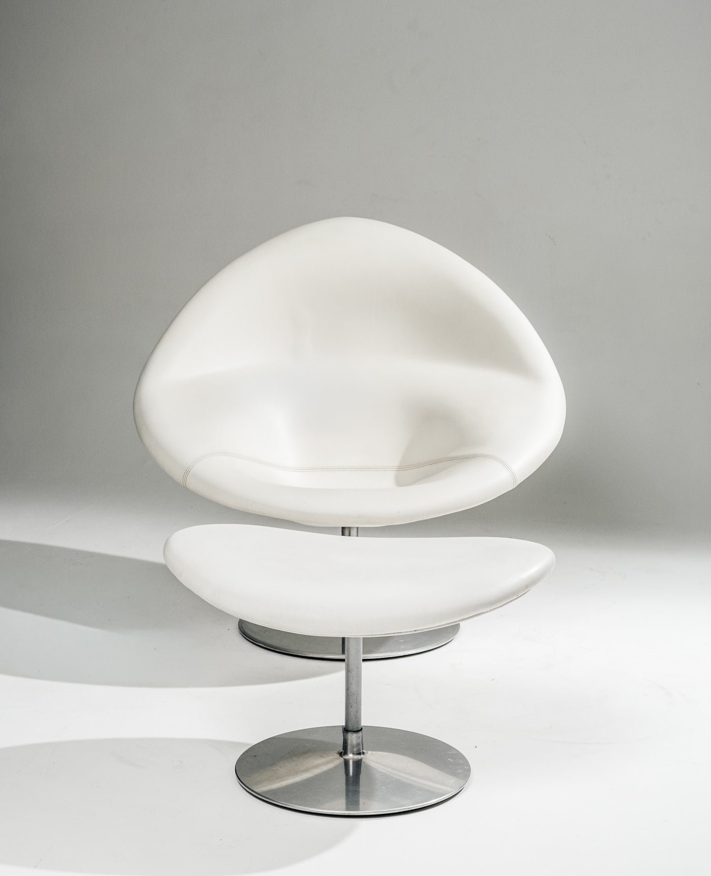 'GLOBE' ARMCHAIR AND OTTOMAN, PIERRE PAULIN, ARTIFORT, 1960s