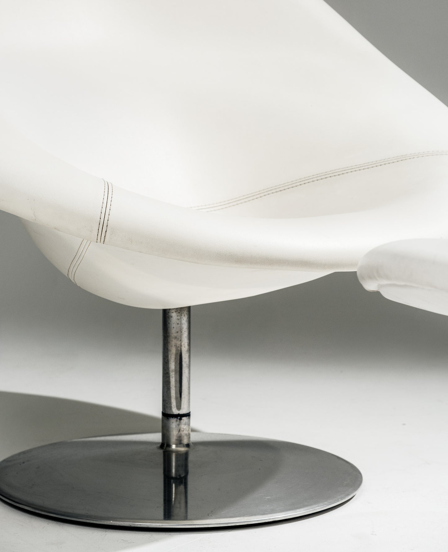'GLOBE' ARMCHAIR AND OTTOMAN, PIERRE PAULIN, ARTIFORT, 1960s