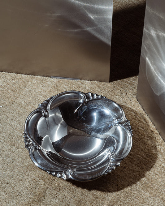 CORBEILLE EN MÉTAL ARGENTÉ, 1950s