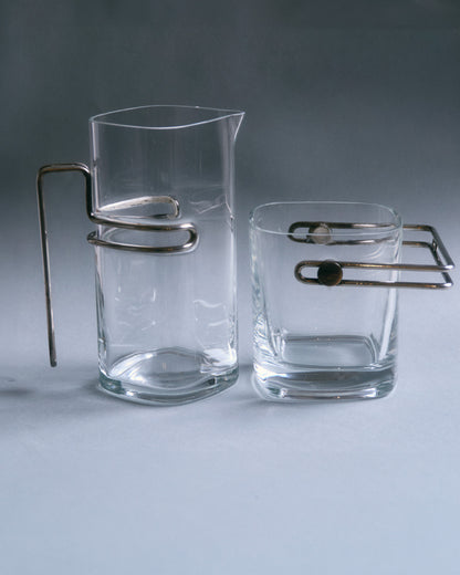 Ensemble composé d'un pichet et d'un seau à glace en verre soufflé, édité par Luigi Bormioli. Design moderniste, poignées en métal chromé à structure tubulaire et détails sphériques. Travail des années 1970. Excellent état.