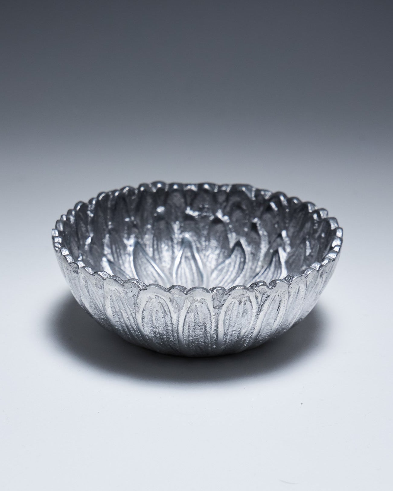  PEWTER DISH IN SUNFLOWER DESIGN, 1970s