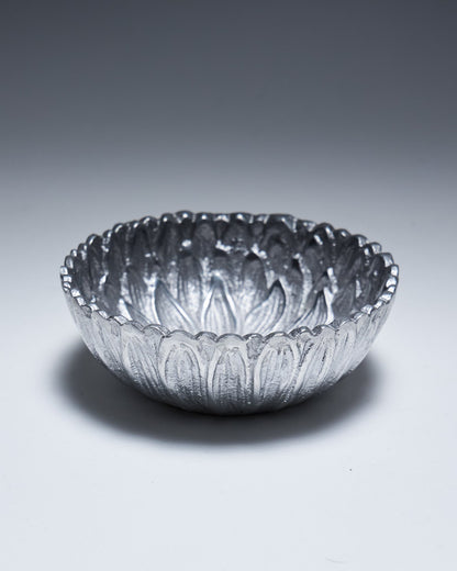  PEWTER DISH IN SUNFLOWER DESIGN, 1970s