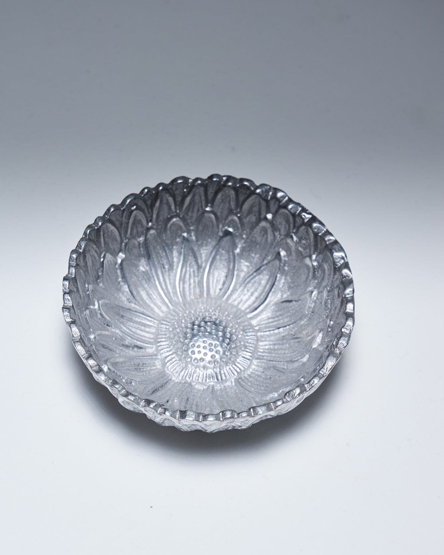  PEWTER DISH IN SUNFLOWER DESIGN, 1970s