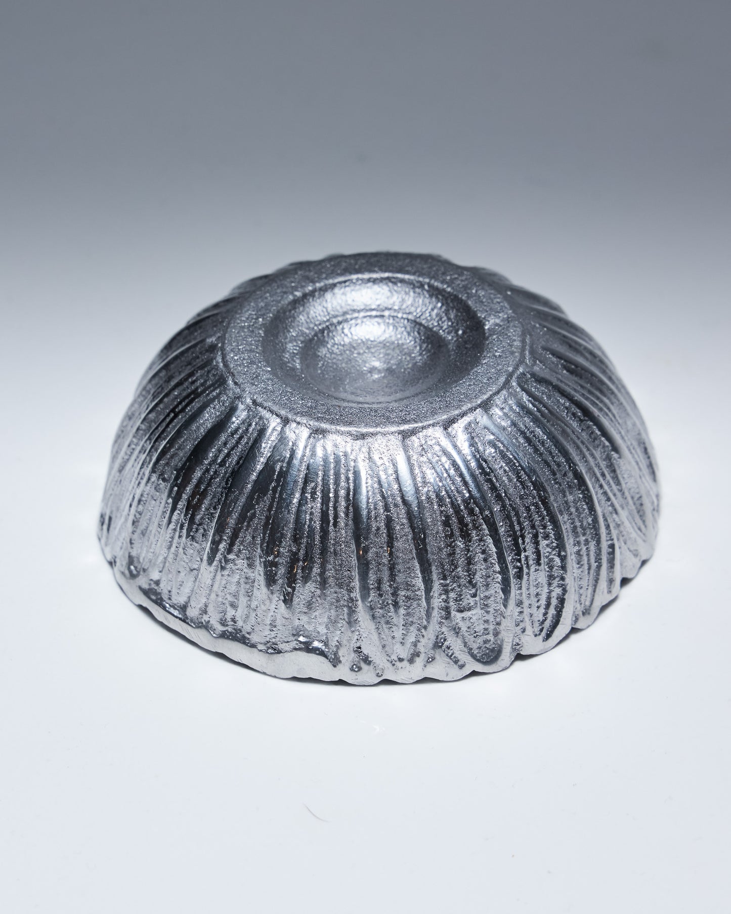  PEWTER DISH IN SUNFLOWER DESIGN, 1970s