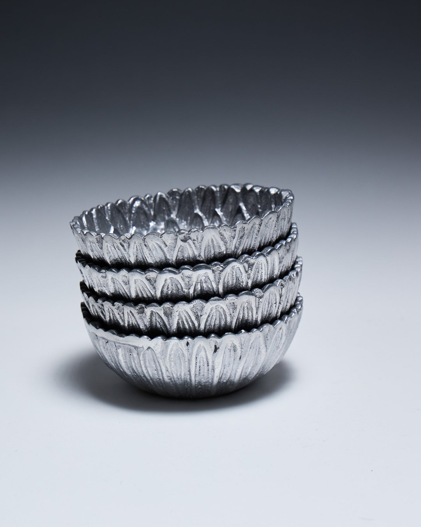  PEWTER DISH IN SUNFLOWER DESIGN, 1970s